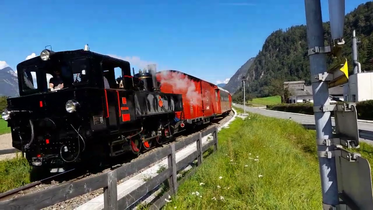 Zillertalbahn, Nostalgiezug, auf freier Strecke, Tirol, Austria
