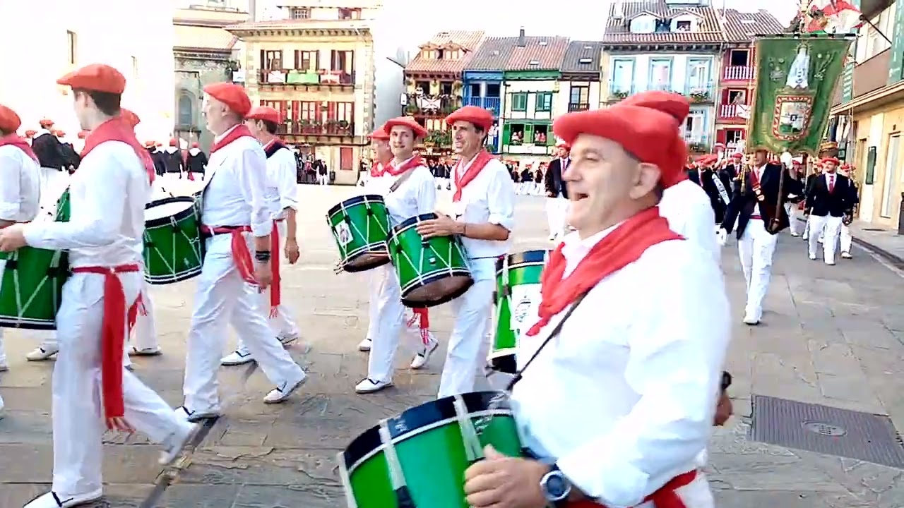 Hondarribia. Gipuzkoa. Alarde en la Plaza de Armas. Año 2023