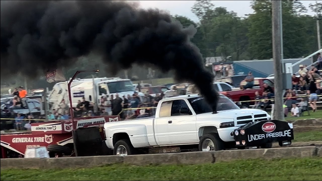 FULL PULL PRODUCTIONS GEAUGA POWER PULLS in Burton, Ohio.