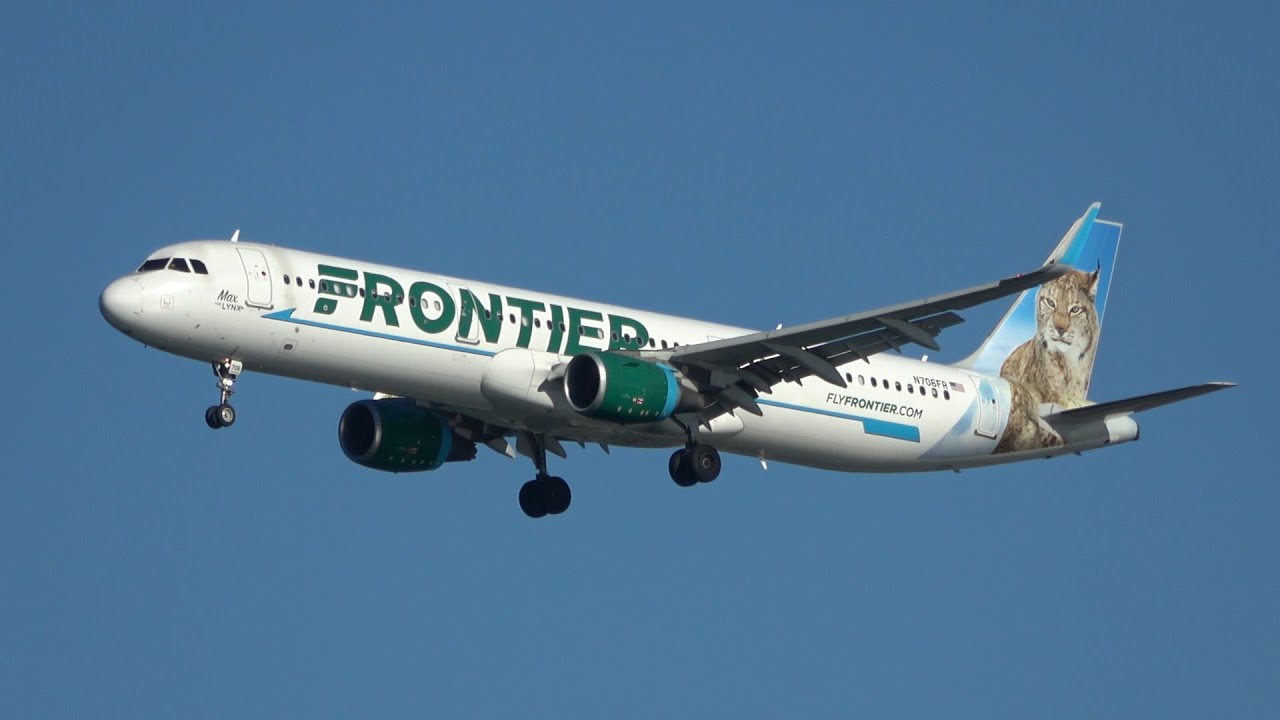 Plane Spotting at LaGuardia Airport #lga #laguardiaairport #planespotting