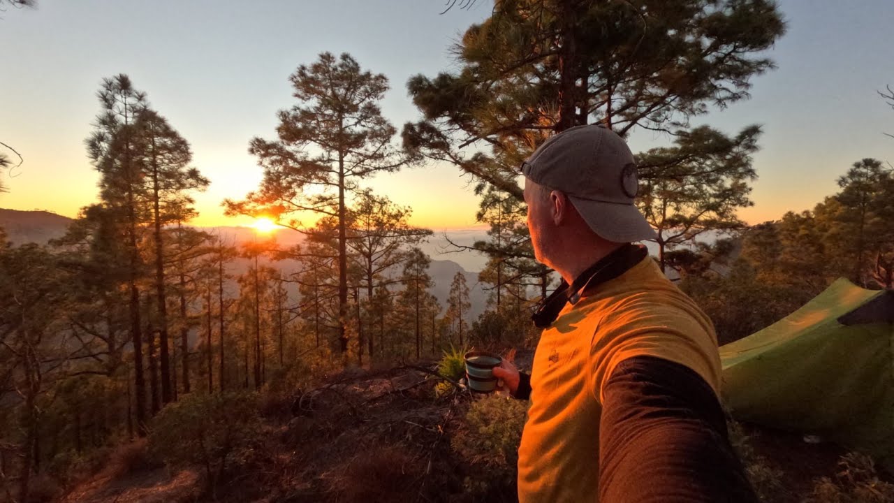 Hiking and wild camping across Gran Canaria - Above the clouds