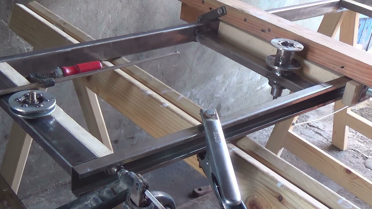Фрагменты изготовления апилифта.  Fragments of the manufacture of apilift.
