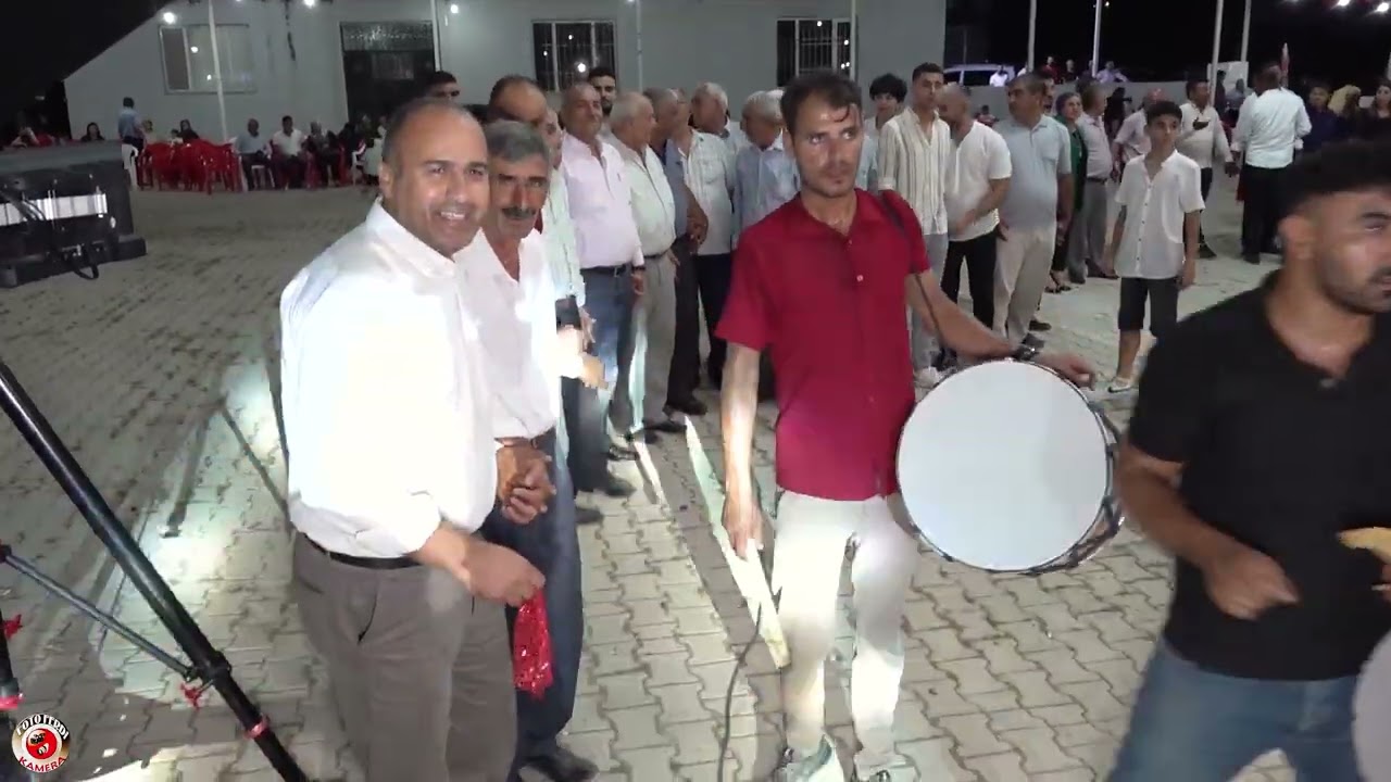 Foto Ferdi Kamera Camızkışlası köyü Muhtar Yılmaz Ailesi halay başında İlhan Ailesi düğünden