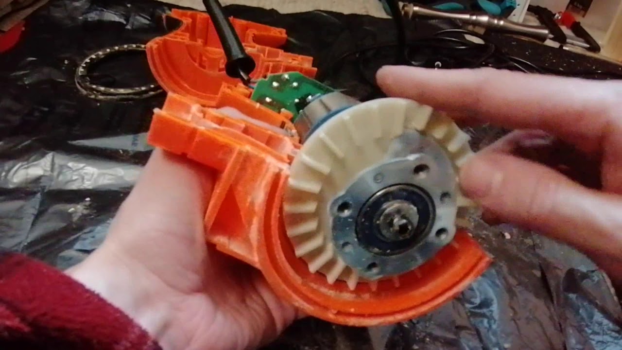 TACKLIFE Exzenterschleifer / polisher, teardown, broken carbon brush