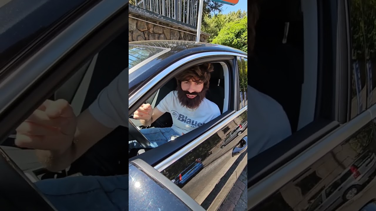 Ma lei &egrave; proprio un poveraccio! #ridere #videodivertente #benzinaio #clienti