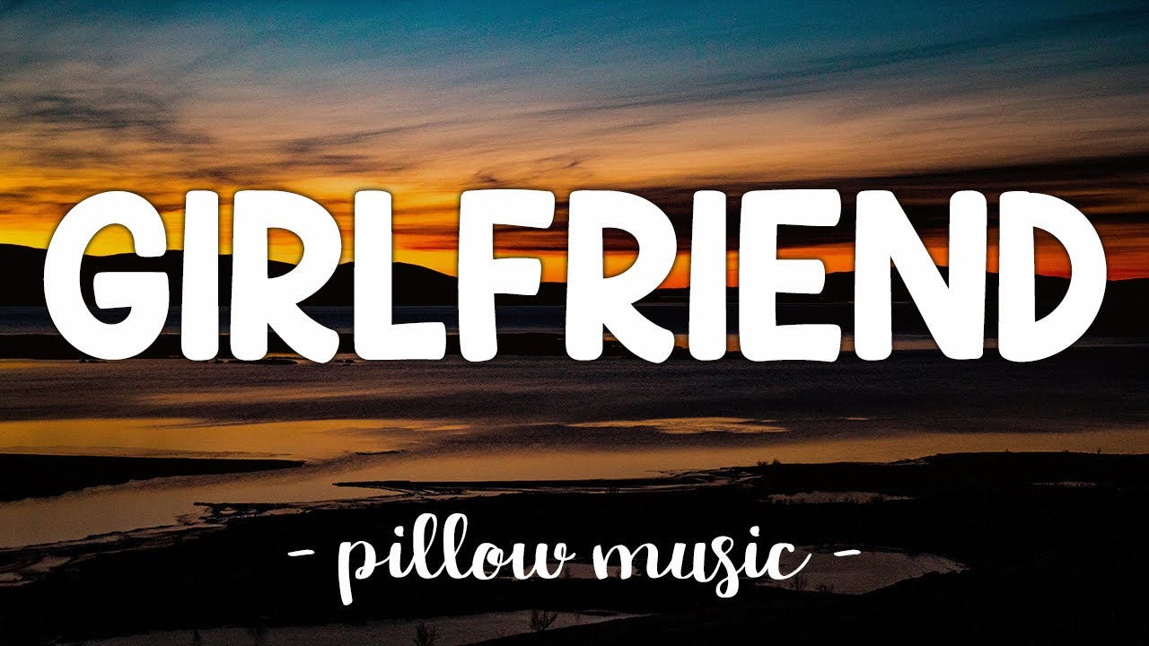 Girlfriend - Avril Lavigne (Lyrics) 🎵
