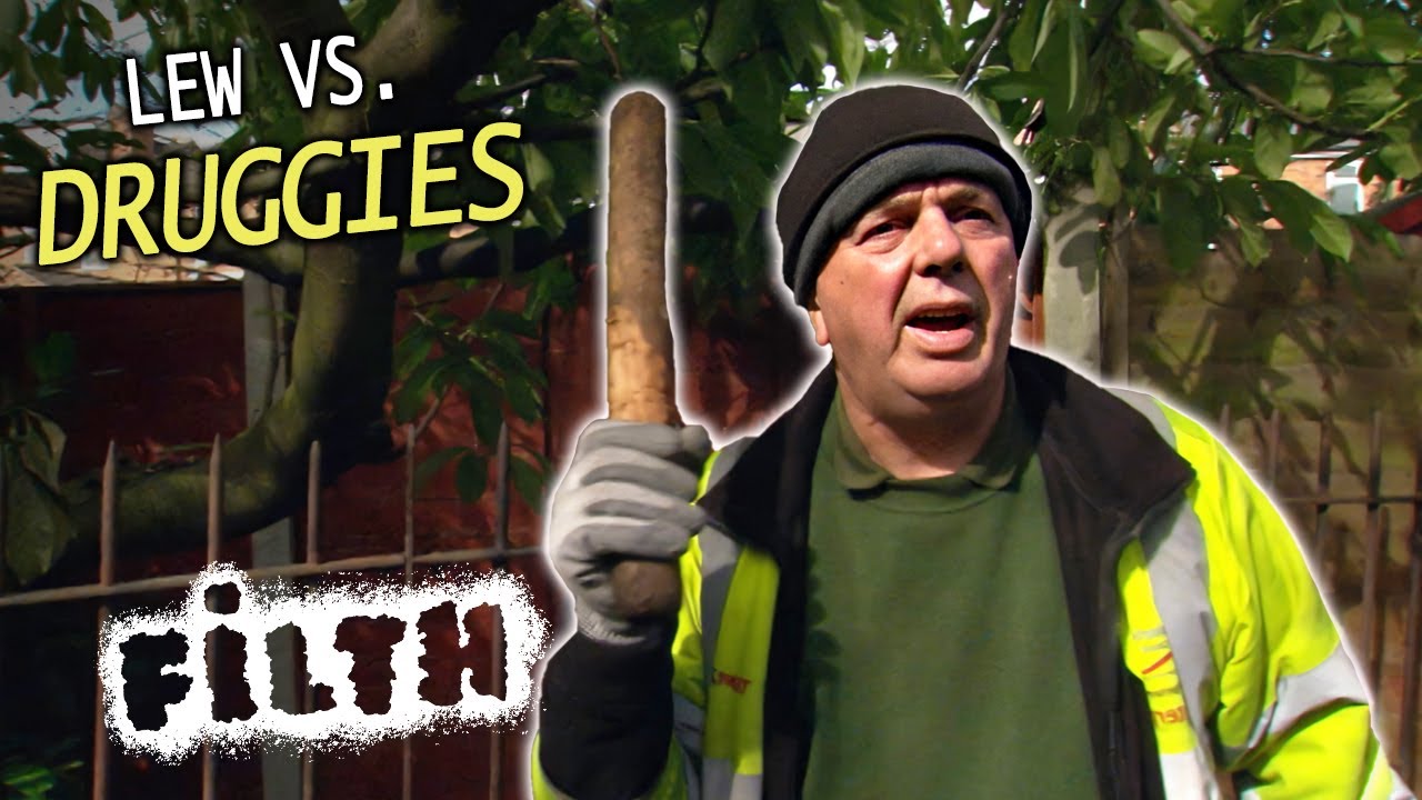 Street Cleaners Tackle Drug User's Hideout