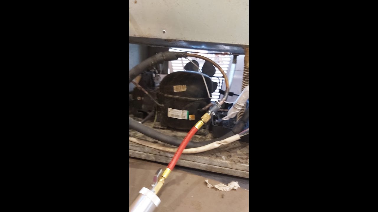 ניקוי צנרת קפילר במקפיא  תקול אברהם כהן 058-350-2345