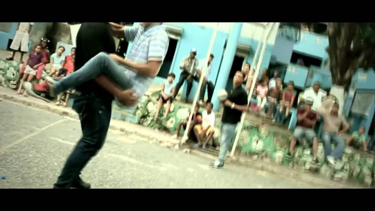 Chimbala - Baila Con Lo Pie (Video Official)