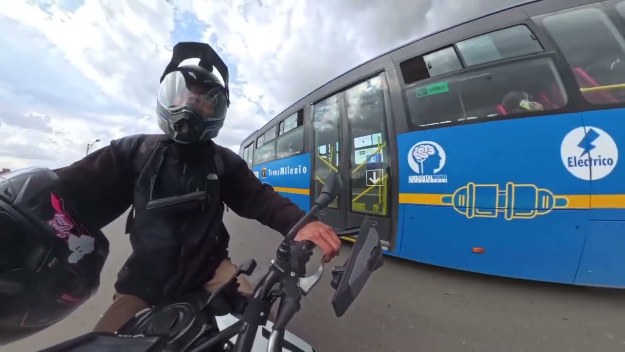  INSTA360 X4 POR BOGOTÁ 🏙️🔥  Moto Vlog en Primera Persona