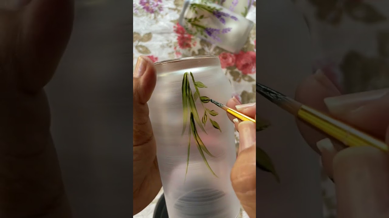 Pintura com efeito de jateado em vidro com lavandas!