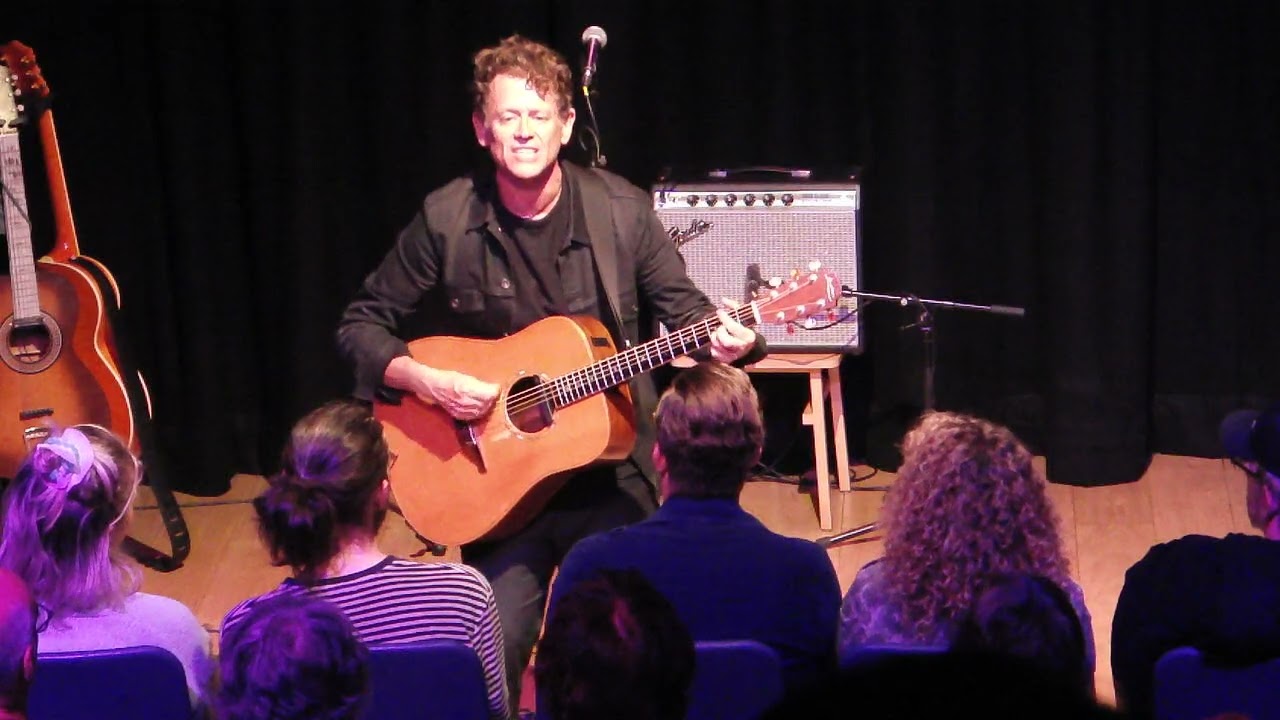 Iain Archer 