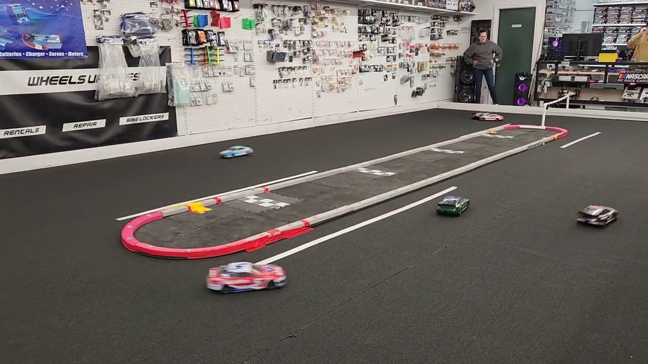 Small Scale Speedway- Wednesday night Losi Nascar #losinascar #smallscalespeedway