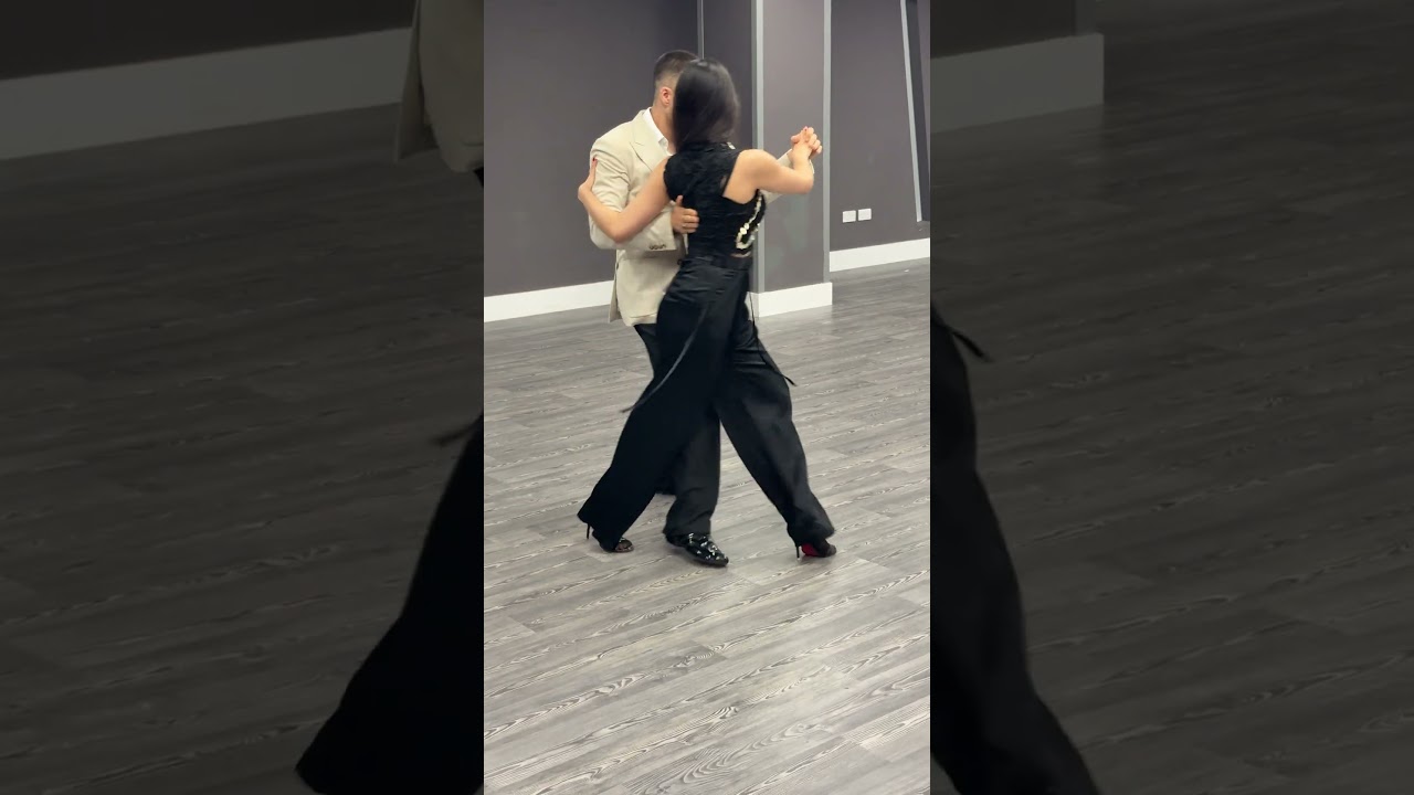 🌹 Sacadas are Tango steps with complex leg interactions! #tango #tangoargentino #tangoclass