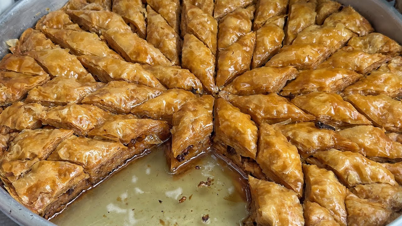 JU TREGOJ “ NJE SEKRET”  SI TE BENI BAKLLAVA TE SHKRIFET QE HAPET PETE ME PETE KUR PIQET!