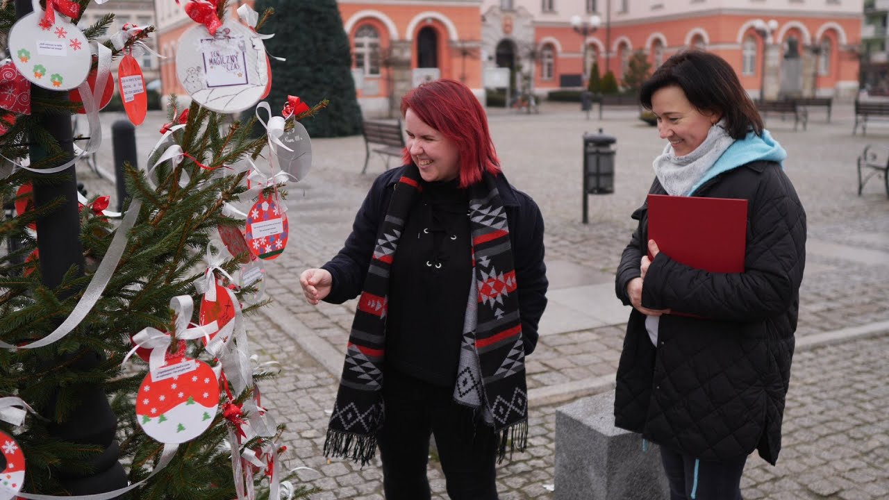Kolorowe choinki na grodkowskim rynku! 2021