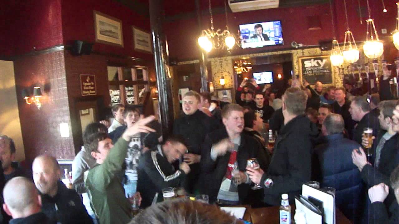United fans singing 