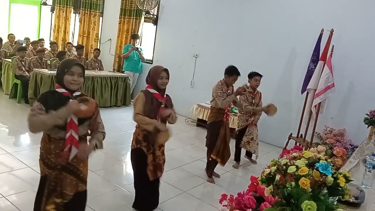 Tarian Molipu Tiopo SMP Negeri 1 Limboto