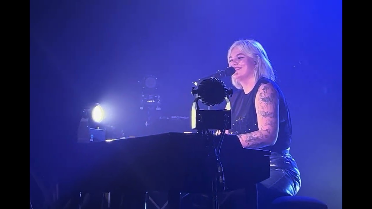 LOUANE - SI T’ÉTAIS LA (Barcelona 17.05.2024)