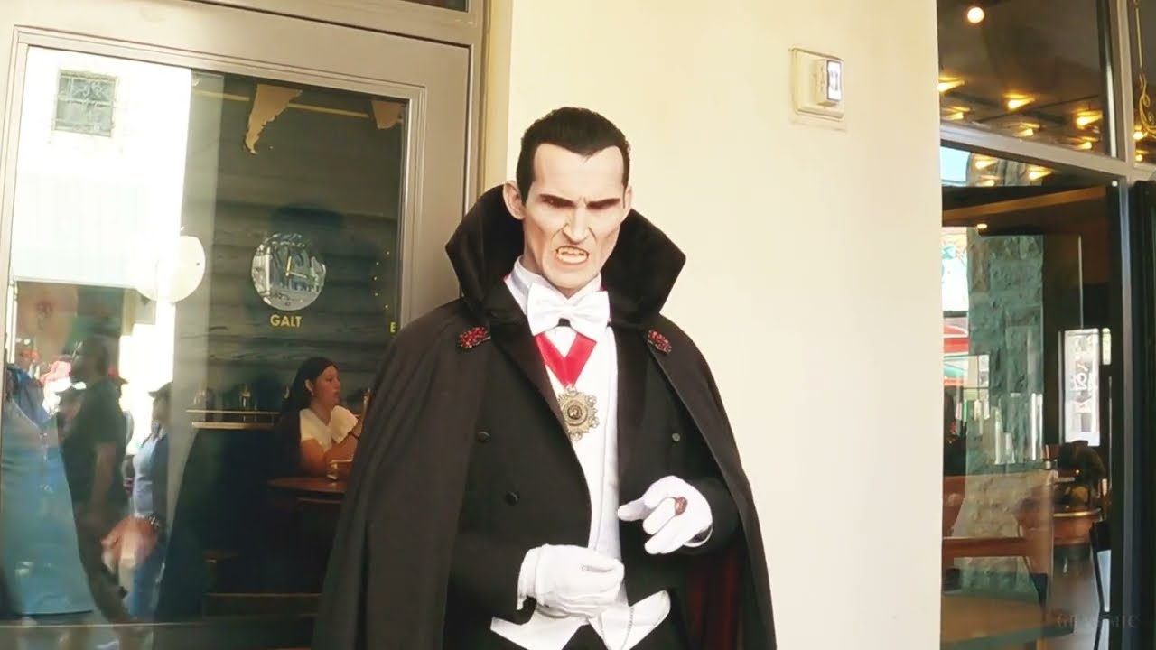🧛‍♂️ Count Dracula - the scariest Vampire! Universal Studios Hollywood