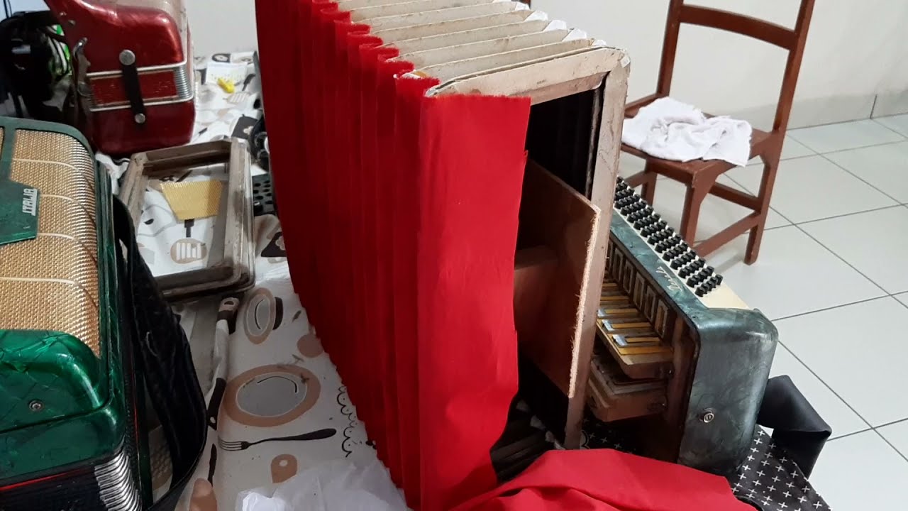 COMO É UM ACORDEON DESMONTADO PARA REFORMA DE FOLE.