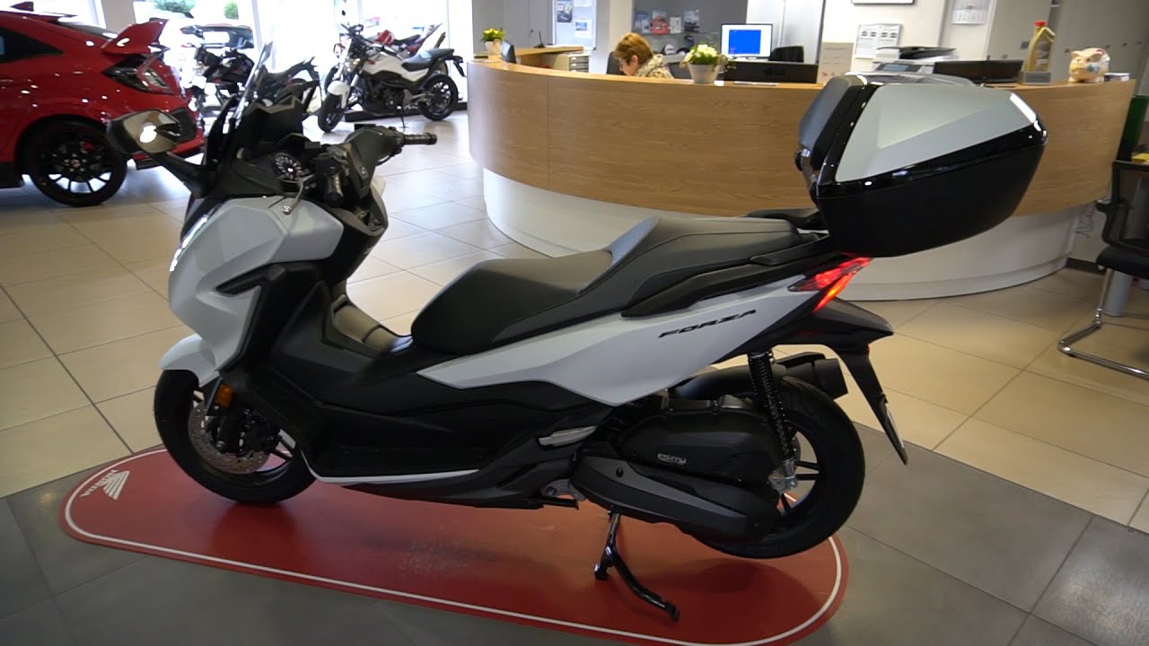 Honda Forza 125 - Review, Walkaround, Experience