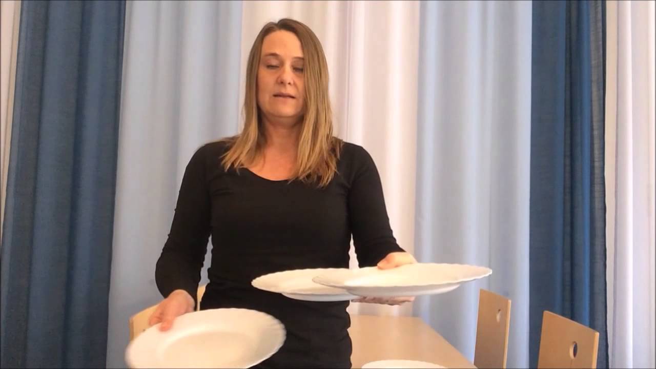 Hur man bär tallrikar Fria Läroverken Norrköping