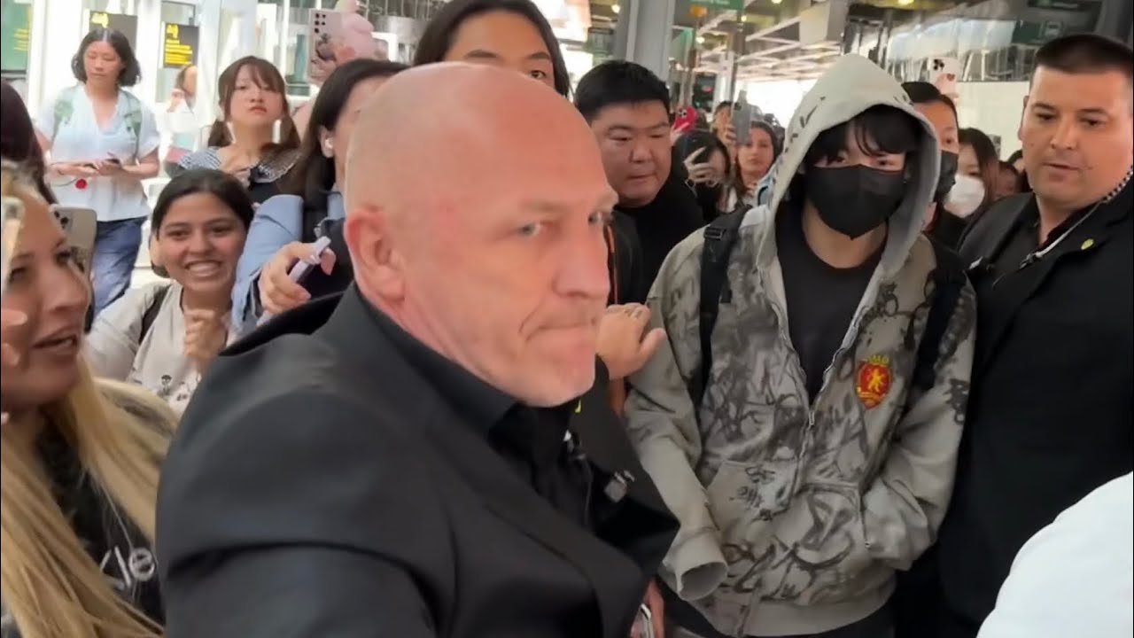 Jungkook arrives n JFK greeted by throng of fans! #jungkook #jeonjungkook #jk #bts #seven #trending