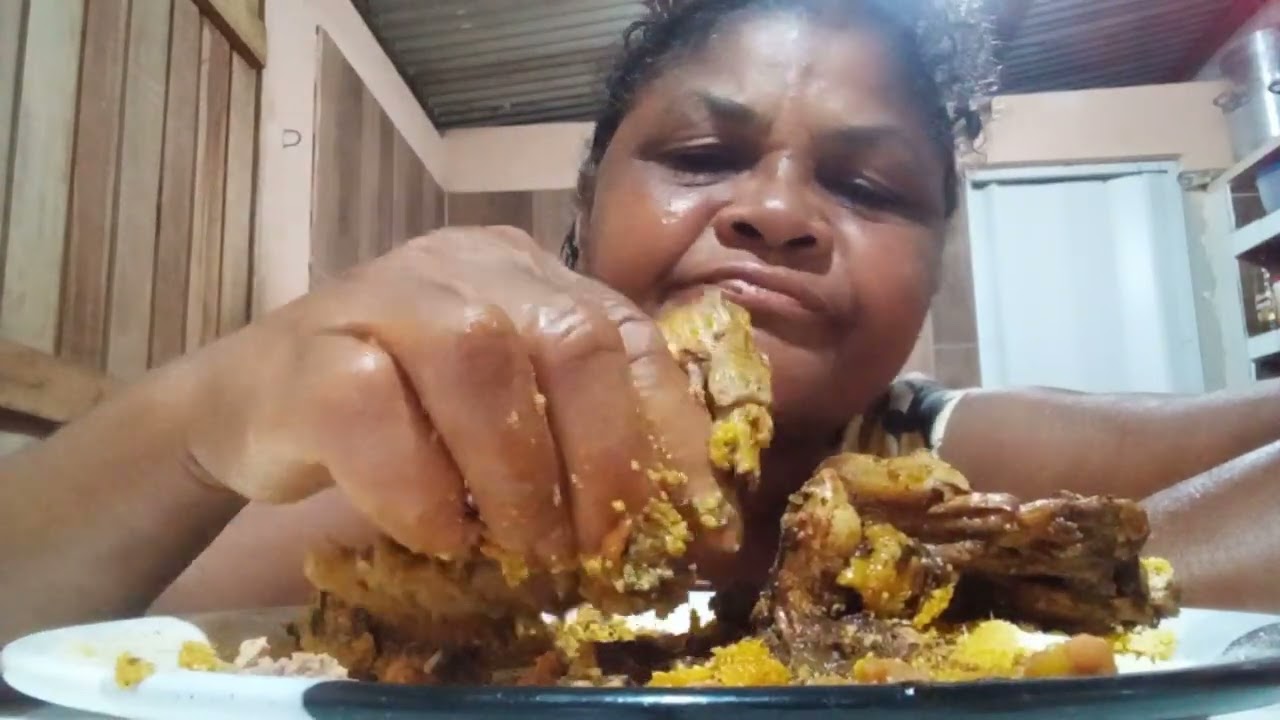 MEU ALMOCO FOI FRANGO MAS FEIJAO DE  ARRANCO