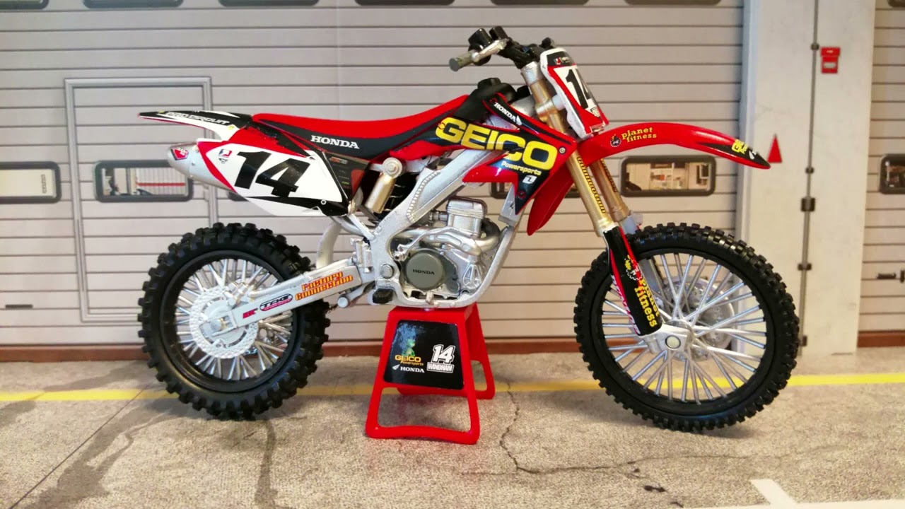 Honda CRF450R 2011 No.14 Kevin Windham made by NewRay in scale 