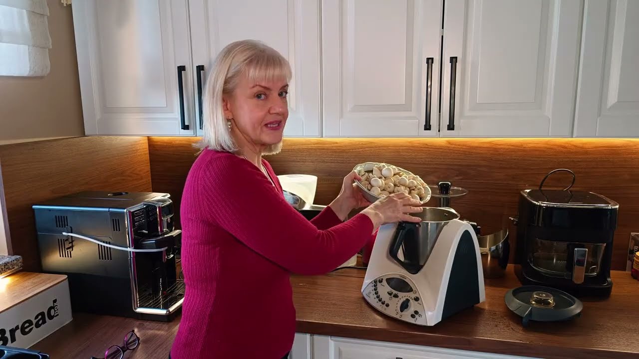 Cienkie ciasto aromatyczny  grzybowy farsz- idealne uszka do wigilijnego barszczu.