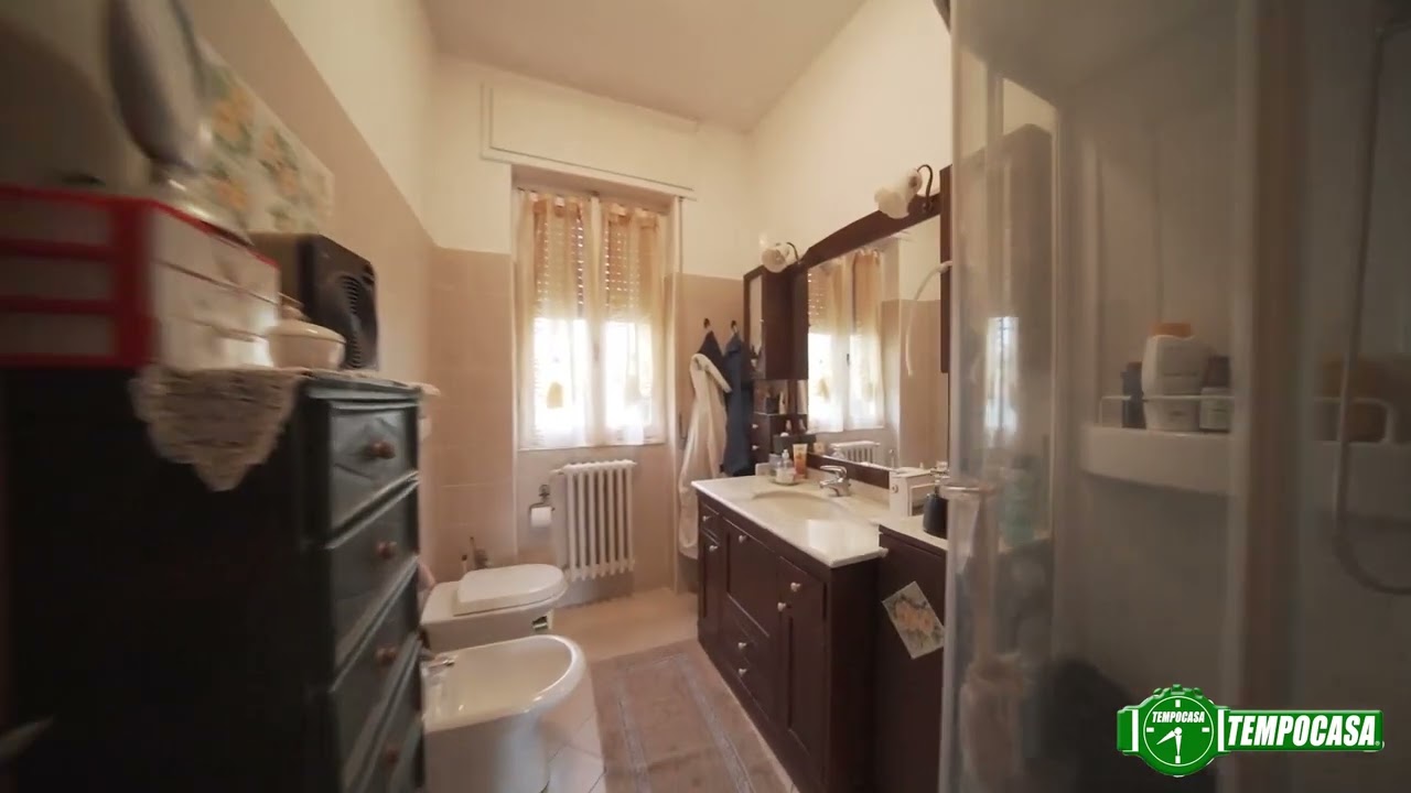 VILLA SINGOLA UNICO PIANO ABITATIVO CON 3 CAMERE DA LETTO, TAVERNA E GIARDINO