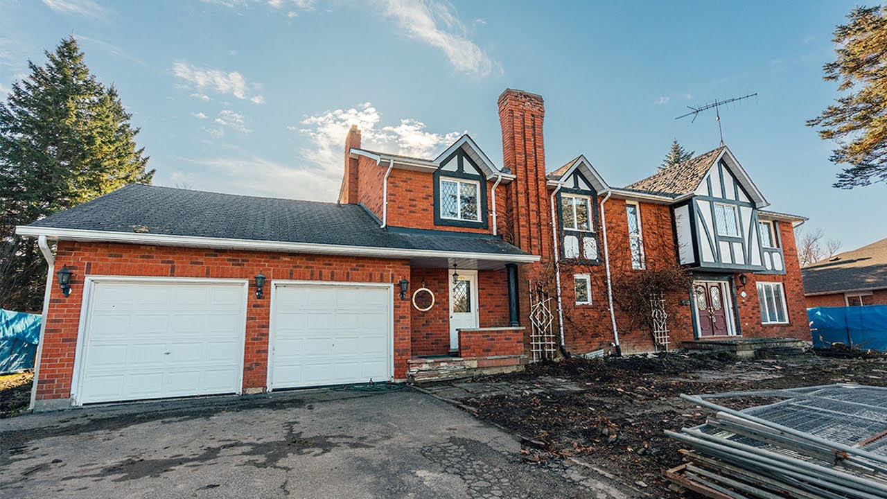 They FLED The Country! Strange ABANDONED 1980's Mansion with EVERYTHING Left Behind!