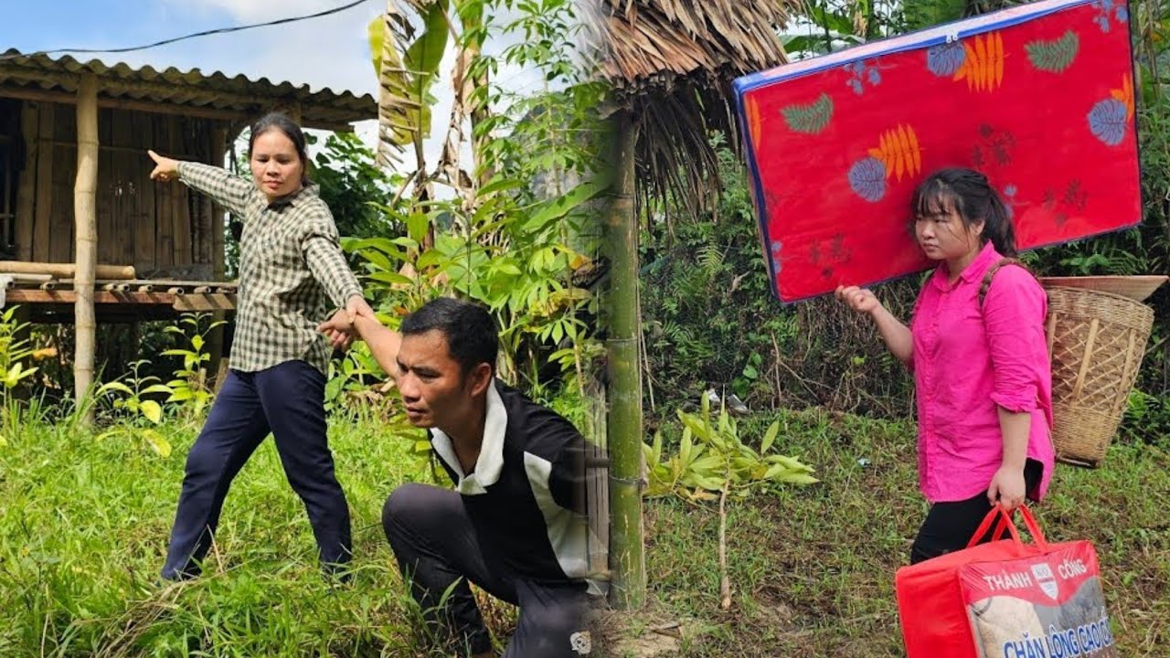 Full video of Duong and Linh's fishing village life. Fishing for sale improves life.