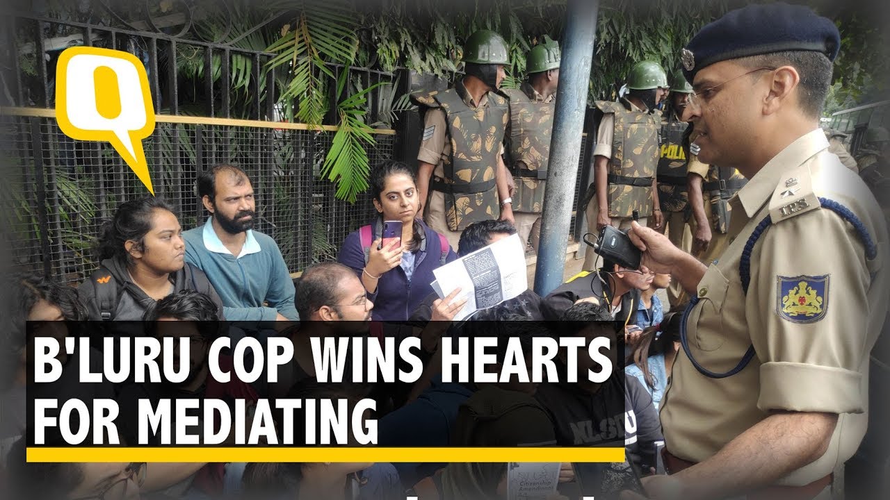 CAA Protests: Meet the Bengaluru Cop Who Reached Out to Keep the Calm | The Quint