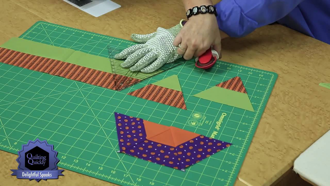 Quilting Quickly: Delightful Spooks - a Halloween Quilt with Spooky Hexagons!