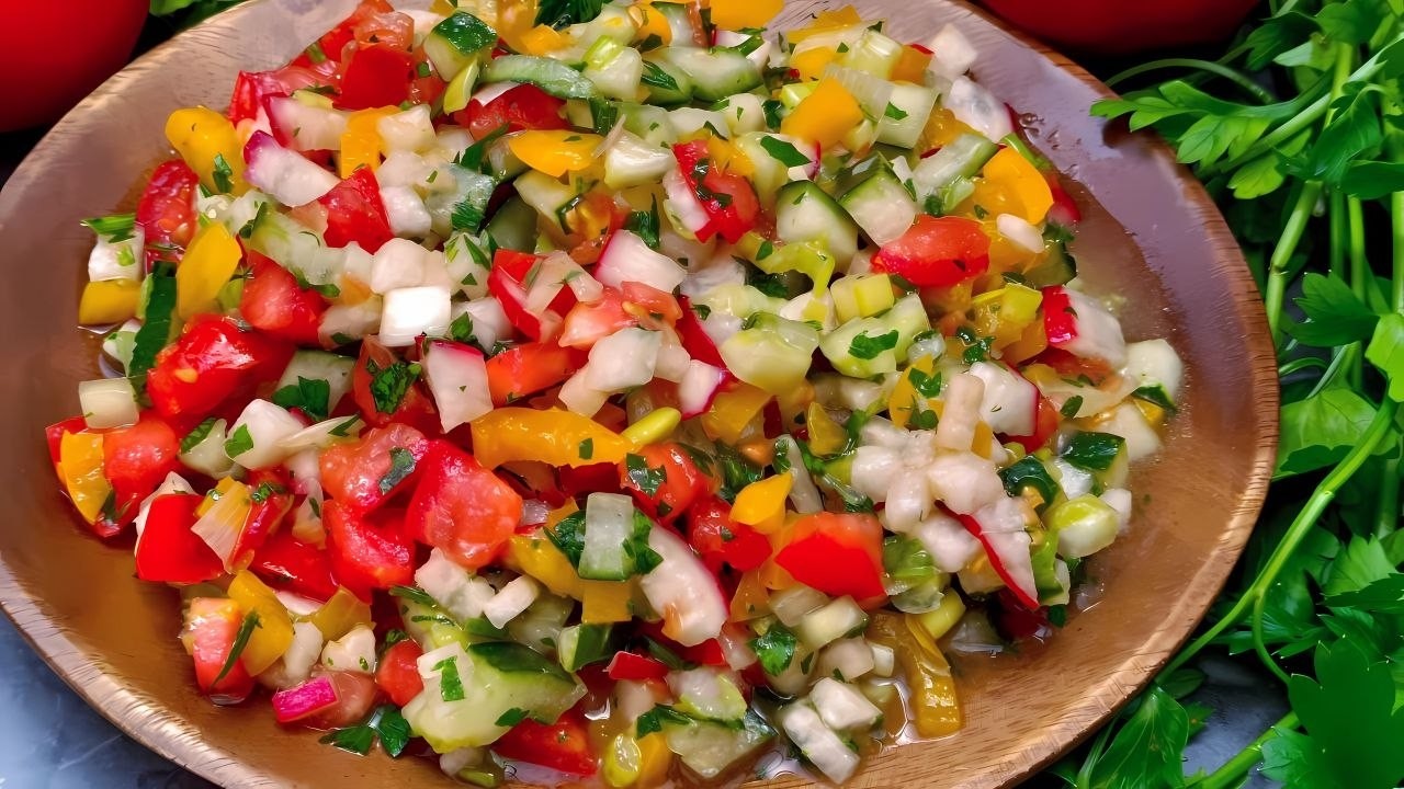 Ensalada árabe fácil y saludable que queda increíble con ingredientes simples 🥒