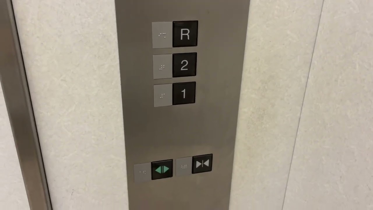 フジグラン宇部エレベーター (三菱)