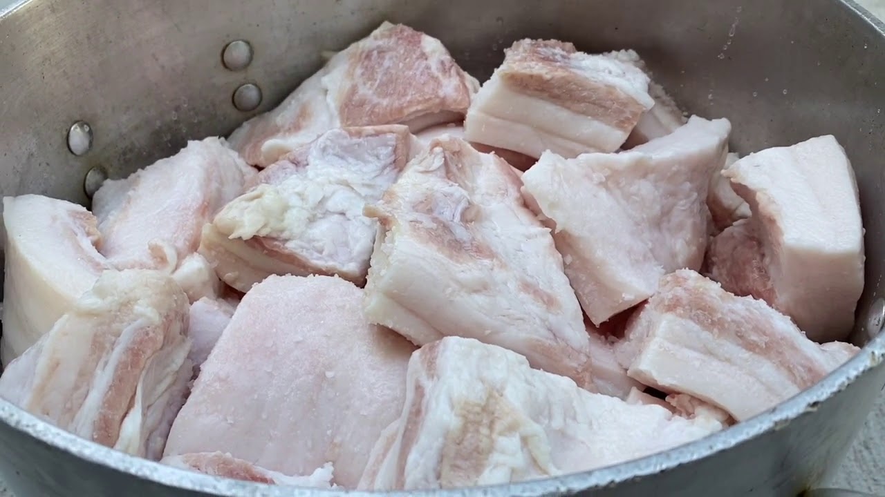 How to Make Torresmos Brancos (Fried Pork Belly)