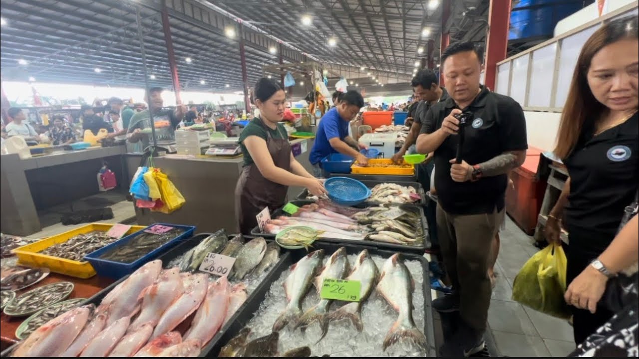 Cari Lauk Untuk Masak Malam Ni, Riuh Satu Tamu