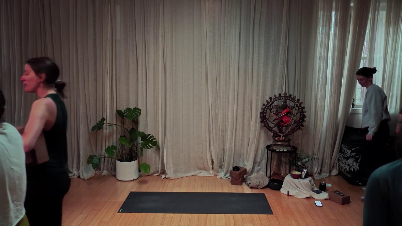 Three Queens Yoga Classes Live