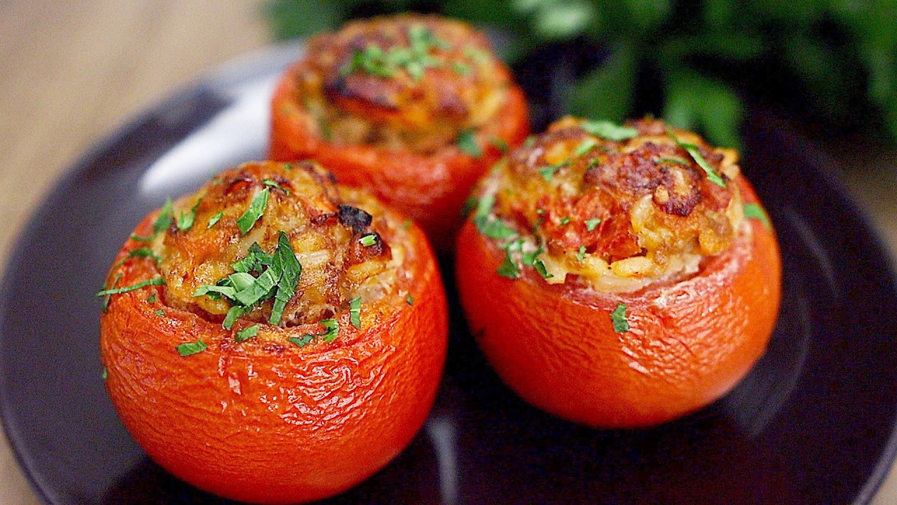 Leckeres und einfaches Abendessen! Gefüllte Tomaten mit Hackfleisch und Reis.
