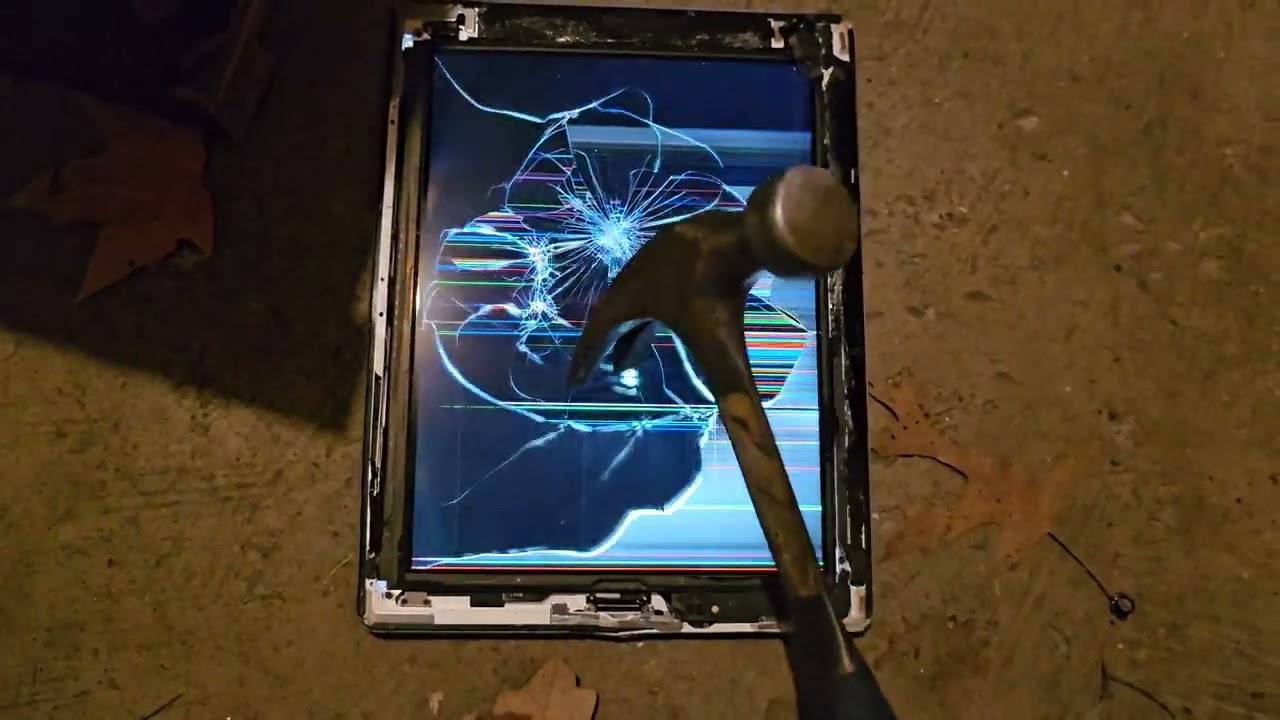 Уничтожение iPad молотком