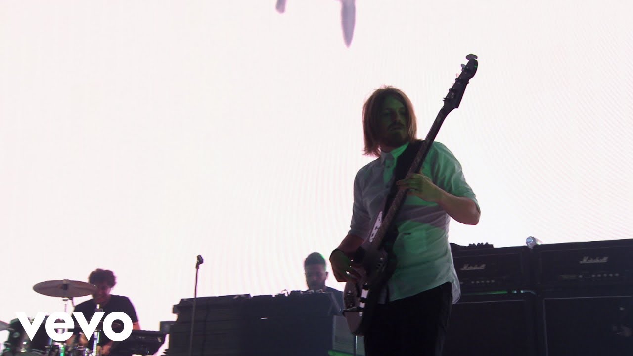 Kasabian - I.D. (live in leicester)