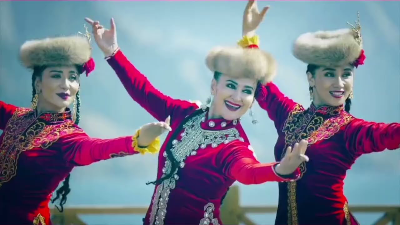 Dance to Özhal Muqam - Performed by Uyghur Muqam Ensemble (English Subtitles)