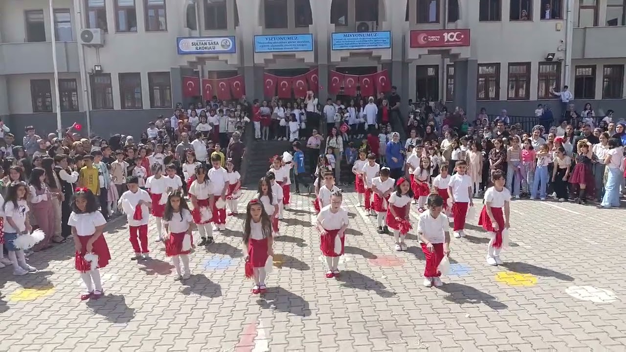 DİYARBAKIR SULTAN SASA İLKOKULU 2-H SINIFI 23 NİSAN GÖSTERİSİ / IŞIN KARACA-YENİ TÜRKİYE