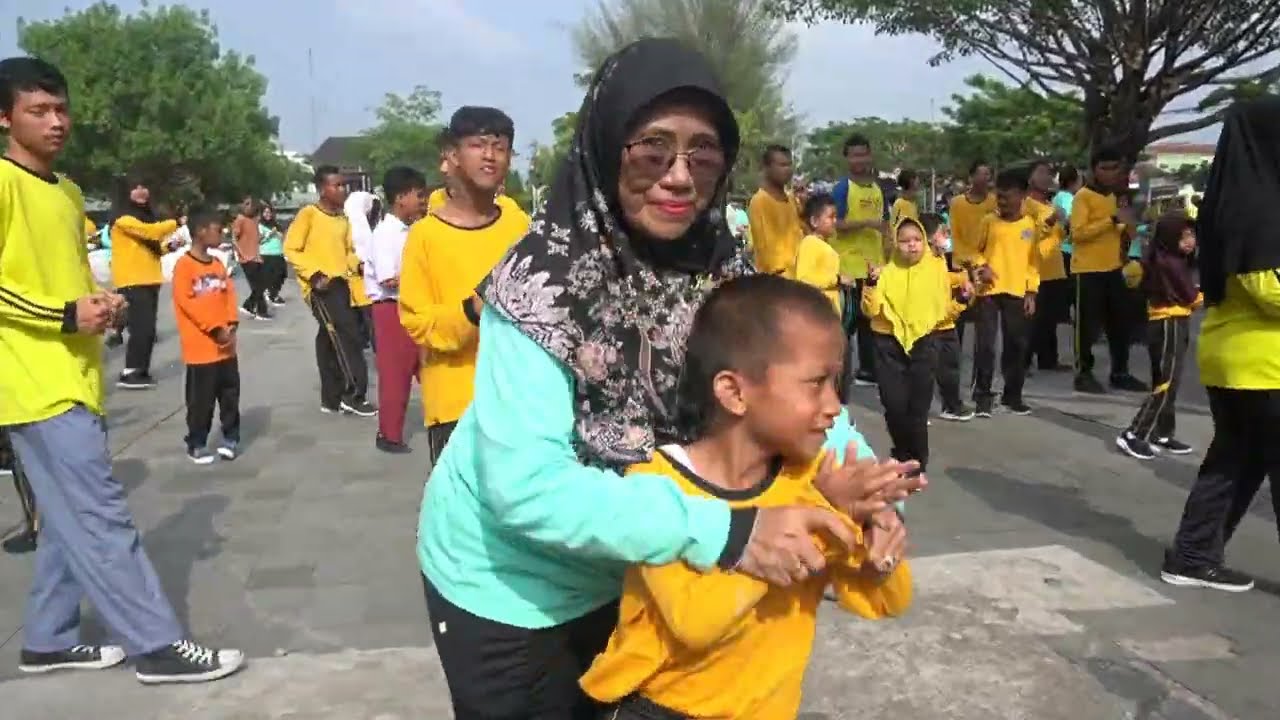 Senam Ayo Rukun (SLB Negeri Karanganyar)