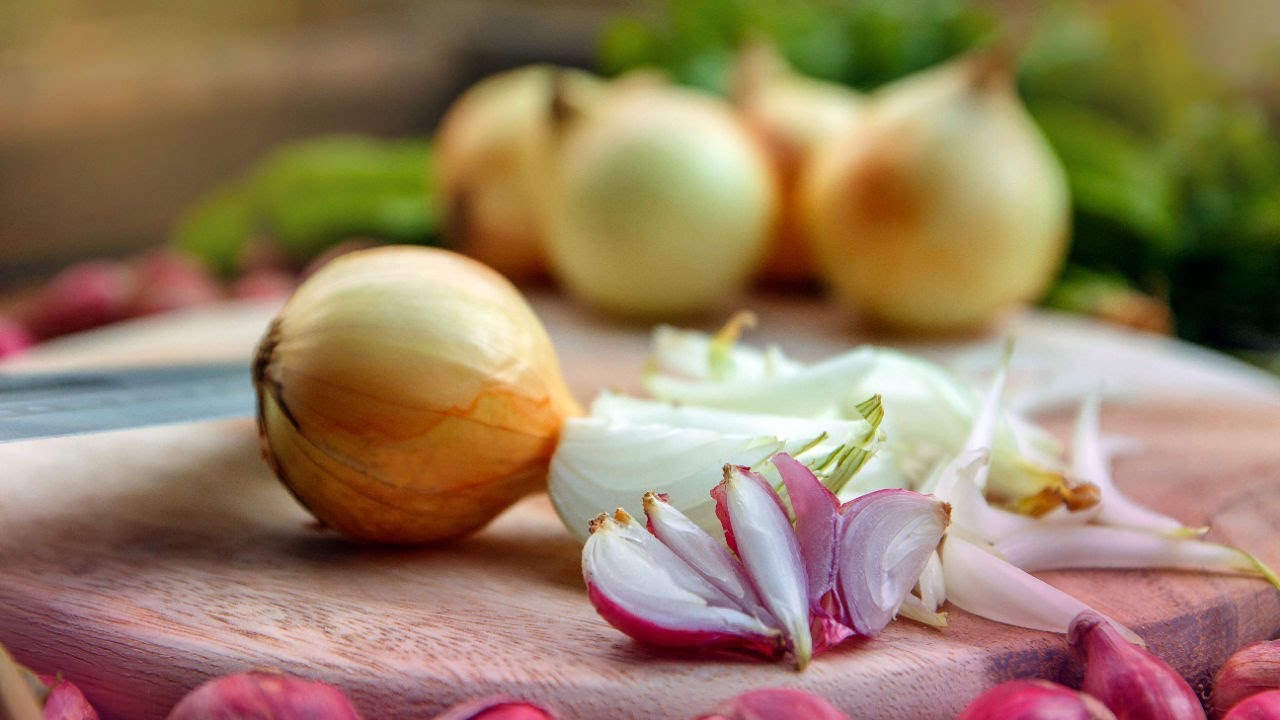 Onions vs Shallots - What is the Difference?