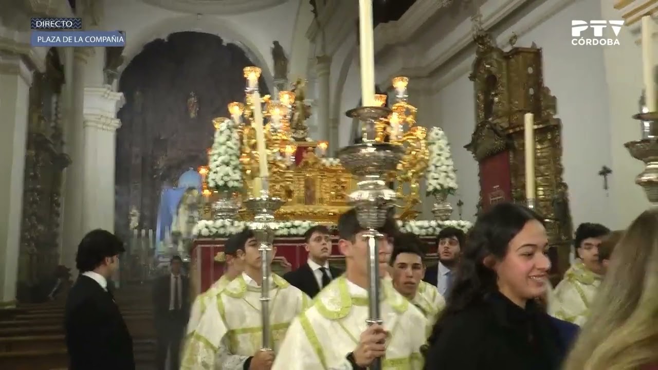 La imagen de la Inmaculada Concepción realiza la procesión hasta la Santa Iglesia Catedral.