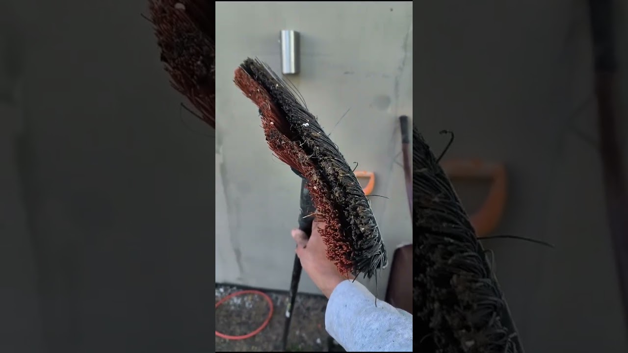 Podobno miotły giną na budowach 👀😱 w zastraszającym tempie?